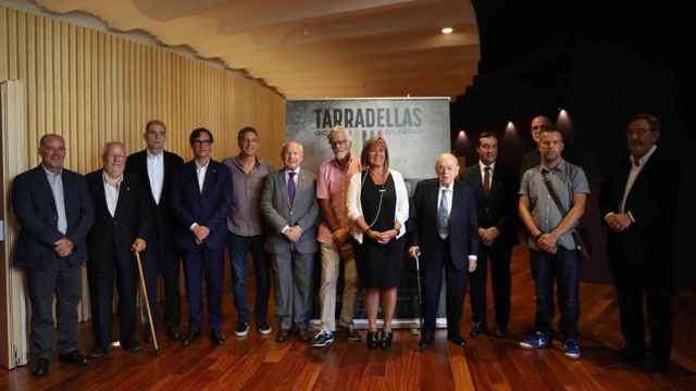 Salvador Illa, Albert Solé, José Montilla, Nuria Marín, Jordi Pujol y Narcís Serra, entre los asistentes al documental 'Tarradellas, gobierno de unidad' / GALA ESPÍN