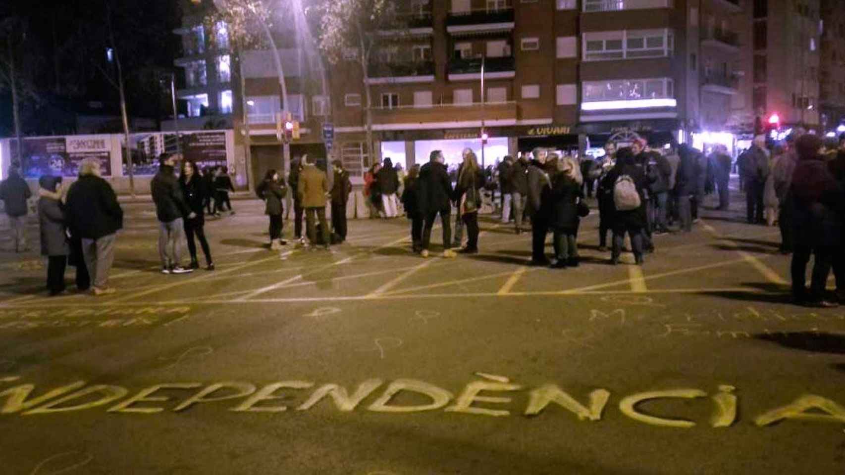 Independentistas cortan la avenida Meridiana de Barcelona / EC