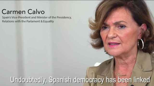 La vicepresidenta Carmen Calvo en el vídeo #EverybodysLand (España es la casa de todos) que la Junta Electoral ha suspendido temporalmente / CG