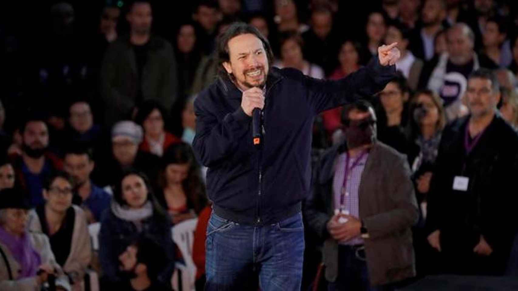 El secretario general de Podemos, Pablo Iglesias, interviene en el acto con el que el partido inicia su campaña electoral / EFE