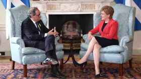 El presidente catalán Quim Torra con la primera ministra escocesa Nicola Sturgeon / JORDI BEDMAR