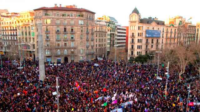 Aspecto de la manifestación convocada en Barcelona para denunciar la discriminación de la mujer en todos los ámbitos, en el Día Internacional de la Mujer / EFE