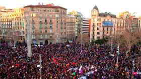 Aspecto de la manifestación convocada en Barcelona para denunciar la discriminación de la mujer en todos los ámbitos, en el Día Internacional de la Mujer / EFE