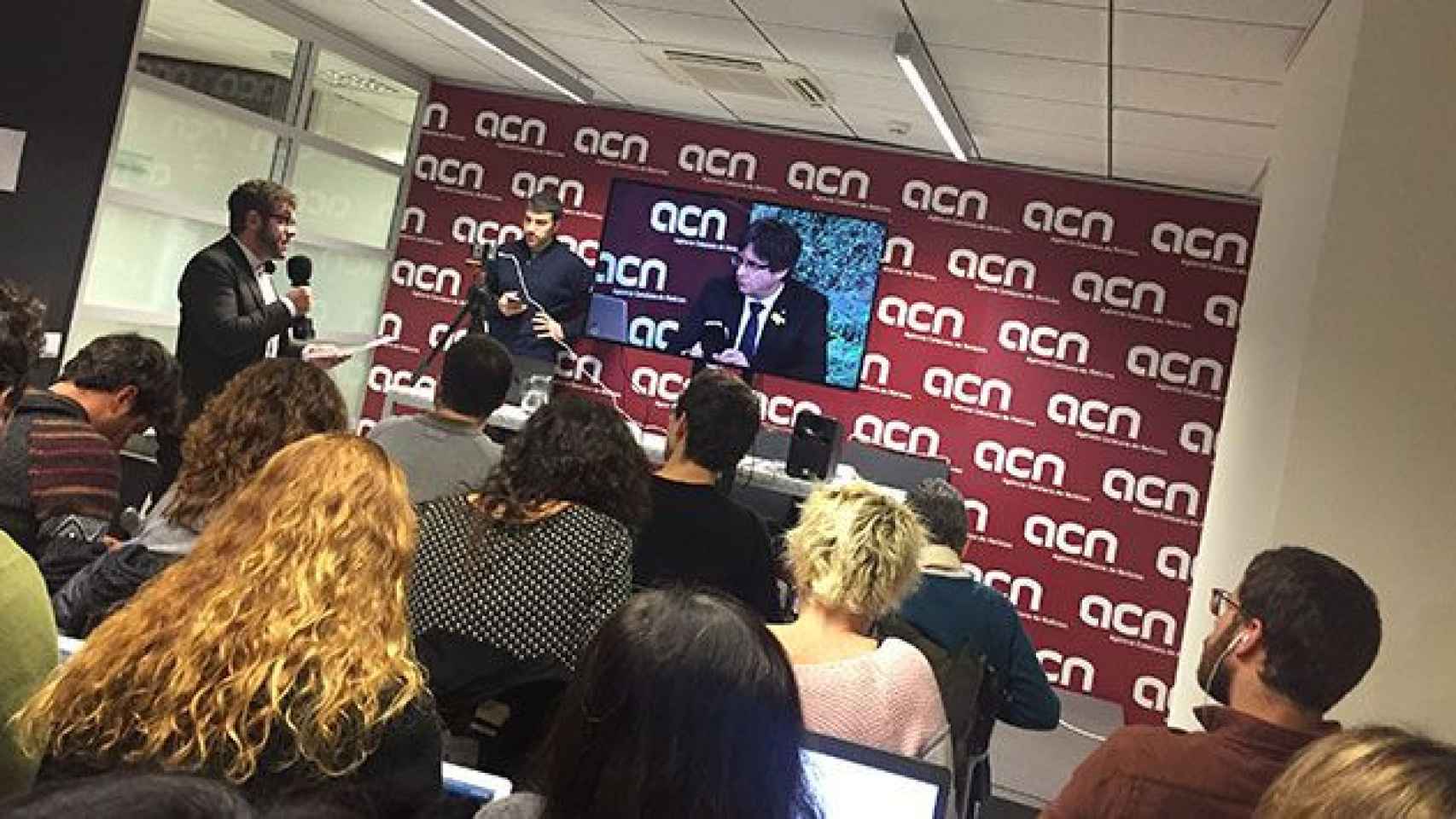 Carles Puigdemont comparece por videoconferencia ante los medios en un acto de campaña / CG