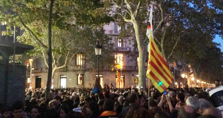 Manifestantes concentrados este martes a la altura de Paseo de Gràcia con Mallorca / CG