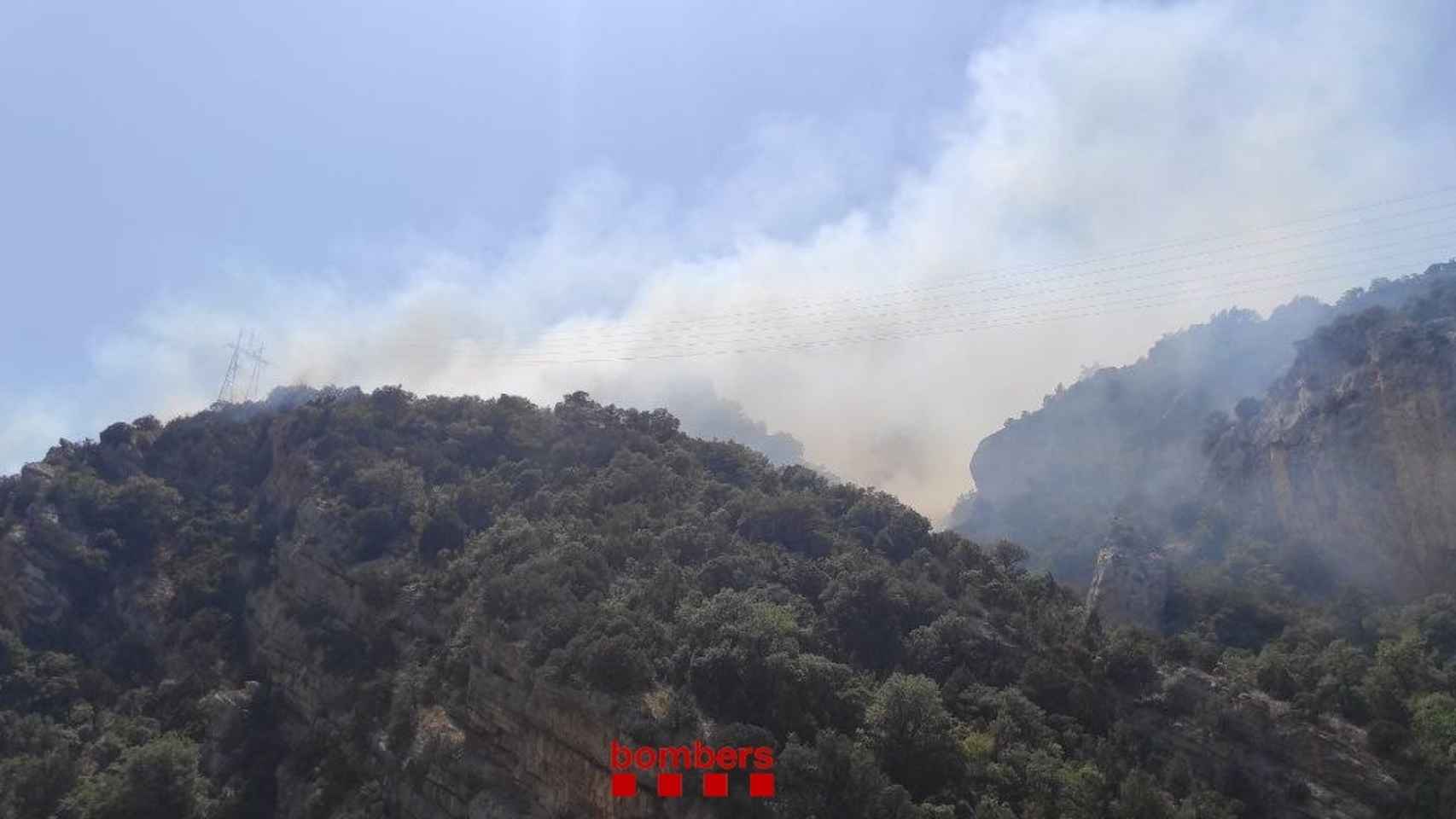 Incendio declarado en Àger (Lleida) / BOMBEROS DE LA GENERALITAT