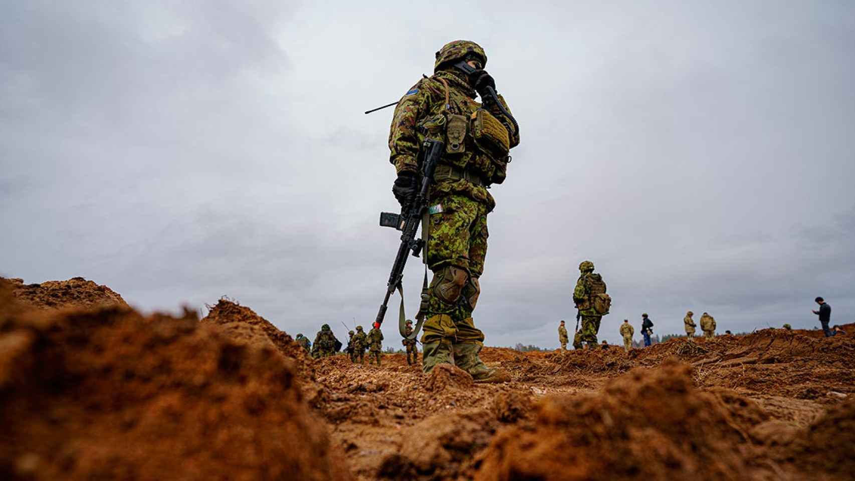 Soldados de la OTAN realizan ejercicios militares en Tapa, Estonia, cerca del mar Báltico, donde vuelve a planear la amenaza nuclear / BEN BIRCHALL - PA WIRE