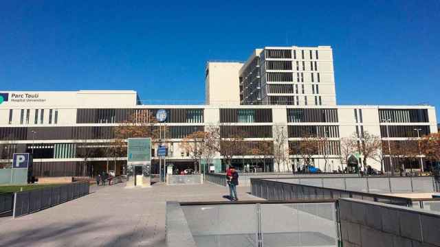 El Hospital Parc Taulí de Sabadell, donde ha fallecido el joven de 21 años por coronavirus / WIKIPEDIA