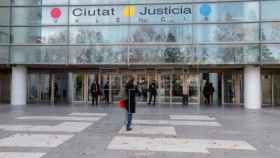 Una imagen de archivo de la fachada de la Ciudad de la Justicia de Valencia, donde se juzga al acusado de violar a la menor / EFE