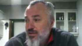 El profesor Luciano Méndez Naya, en uno de sus vídeos de apoyo a 'La Manada', y ahora detenido por la policía