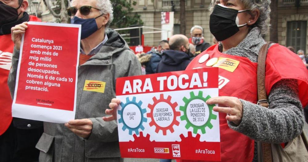 Los manifestantes han portado pancartas con el lema 'Ara Toca!' / CCOO