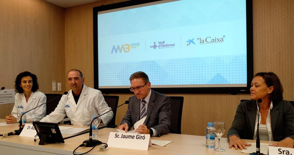 El director de la Fundación Bancaria la Caixa, Jaume Giró, junto a los especialistas del nuevo centro para investigar la migraña / EUROPA PRESS