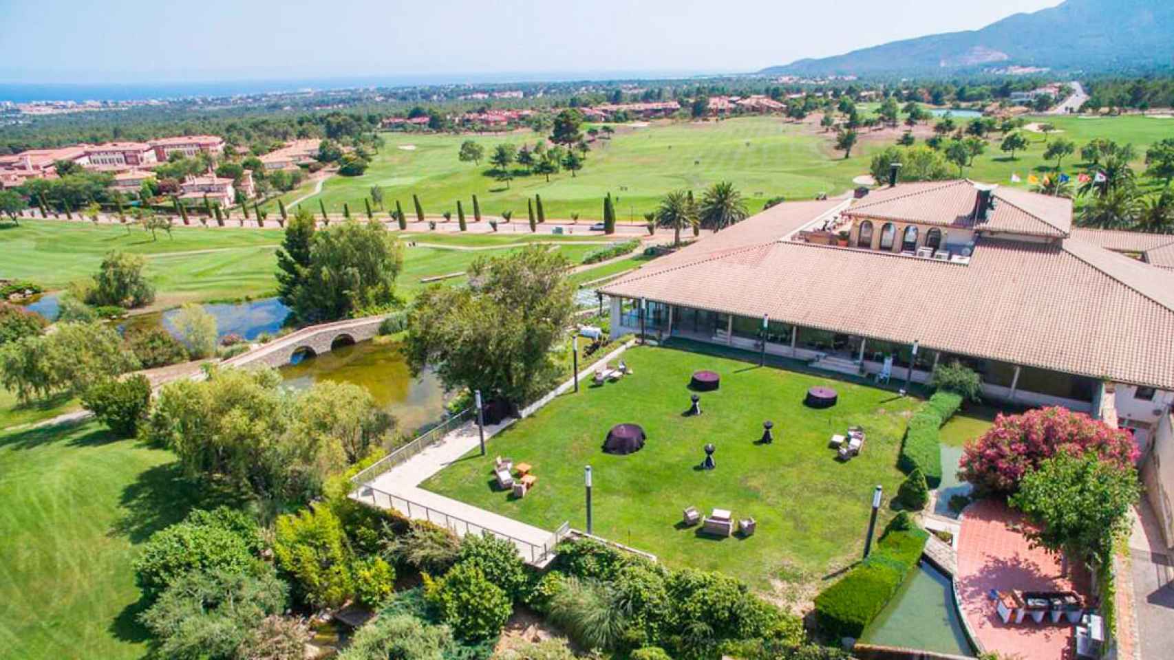 Imagen aérea del Hotel Bonmont de Mont-Roig del Camp, en Tarragona / Cedida