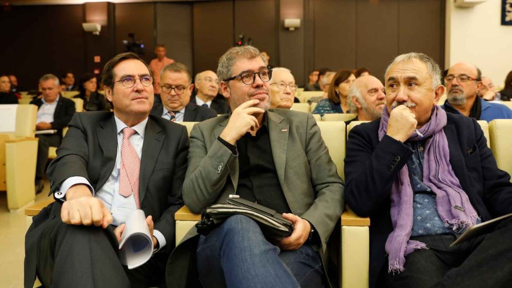 El presidente de la CEOE, Antonio Garamendi; el secretario general de CCOO, Unai Sordo; y el secretario general de UGT, Pepe Álvarez, en una imagen de archivo / EP