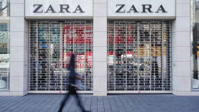 Tienda de Zara, propiedad de Inditex, cerrada por el coronavirus / EP