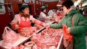 Carne de cerdo en un mercado en China / EFE