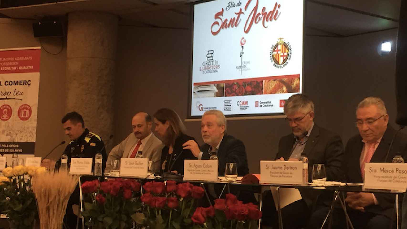 Benito Granados (i), Antoni Daura, Muntsa Vilalta, Joan Guillén, Agustí Colom durante la presentación de la festividad de Sant Jordi / CG