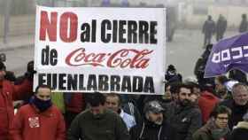 Imagen de archivo de las manifestaciones de trabajadores contra el cierre de la planta de Coca-Cola en Fuenlabrada (Madrid) a principios de 2014 / EFE