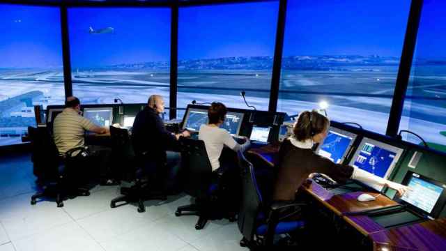 Un foto de archivo de una torre de control, uno de los mejores profesiones