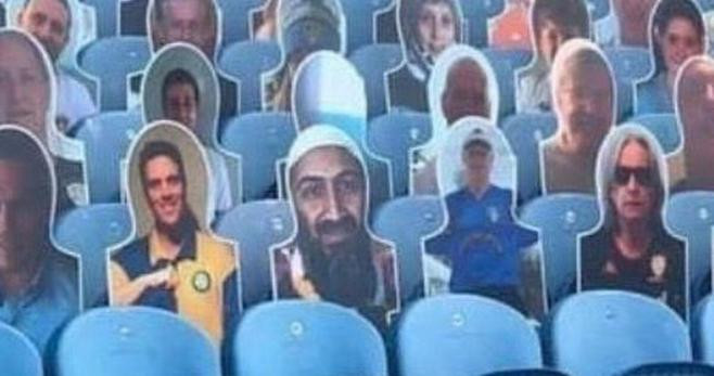 Una fotografía de Osama Bin Laden en el campo del Leeds / TWITTER