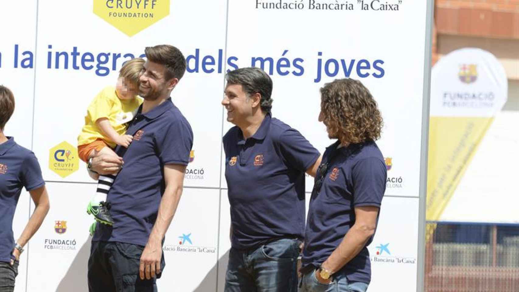El futbolista Gerard Piqué junto a su hijo Sasha