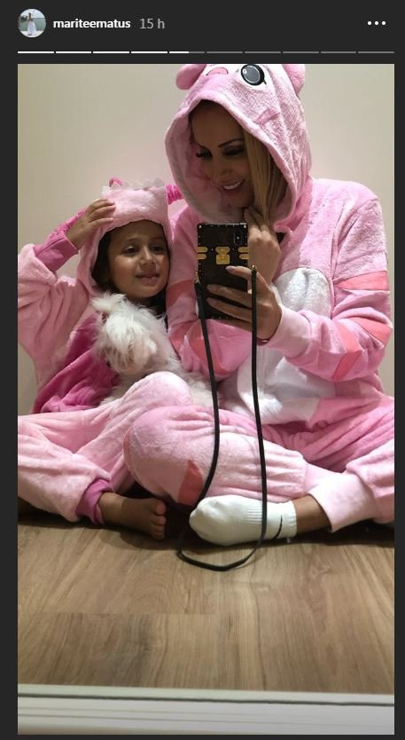 Una foto de Marité Matus junto a su hija disfrazadas / Instagram