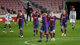 Los jugadores del Barça celebran el gol ante el Levante / EFE
