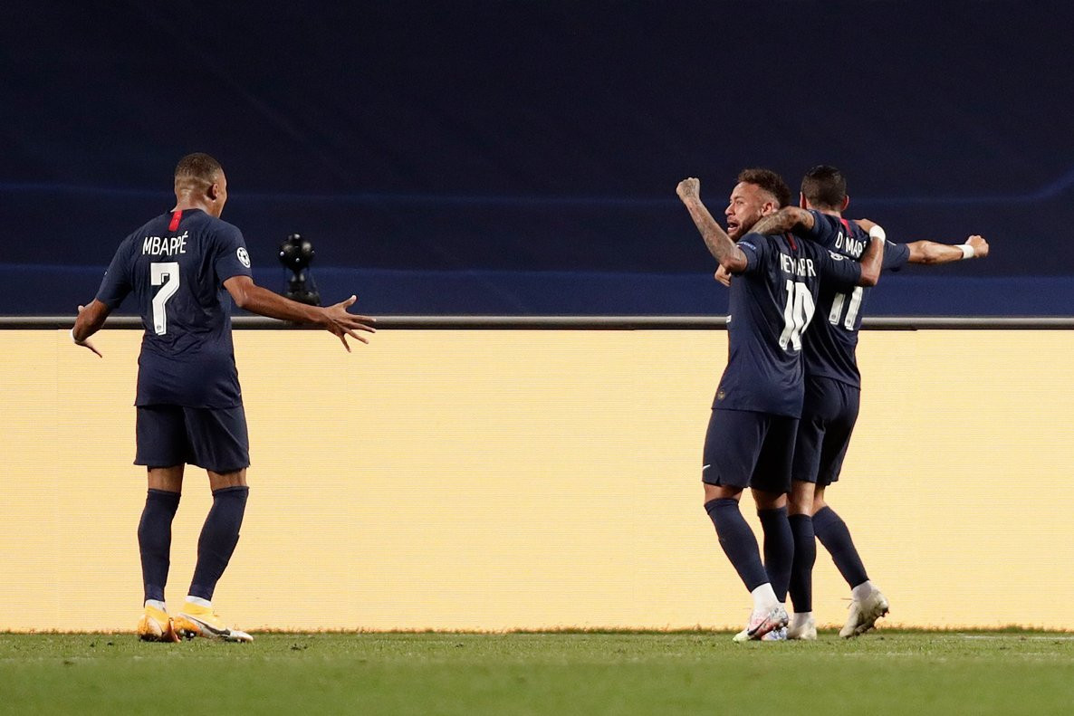 Mbappé, Neymar y Di María celebran un gol del PSG en Champions / EFE