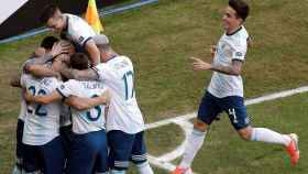 Una foto de los jugadores de Argentina celebrando el gol de Lautaro Martínez / EFE