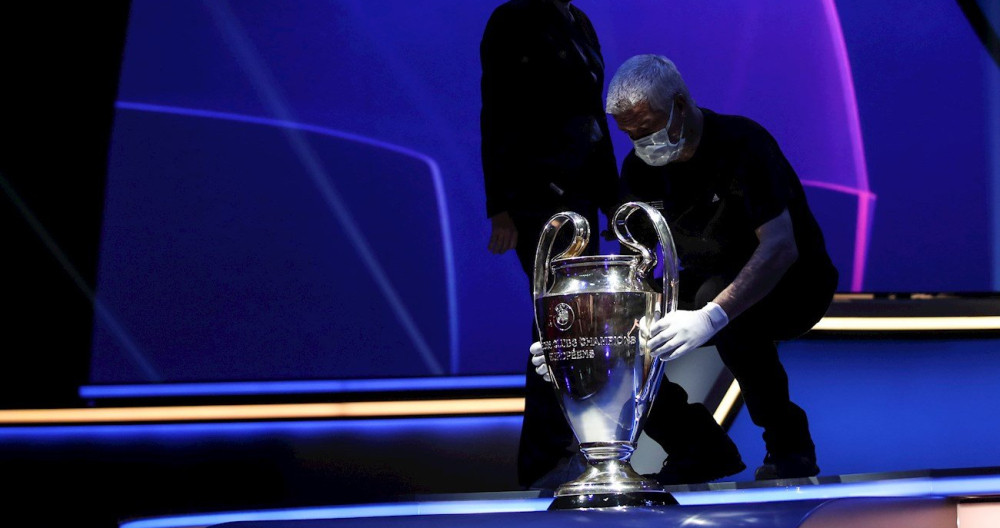 El trofeo de la Champions League, en la gala de la UEFA en Estambul / EFE