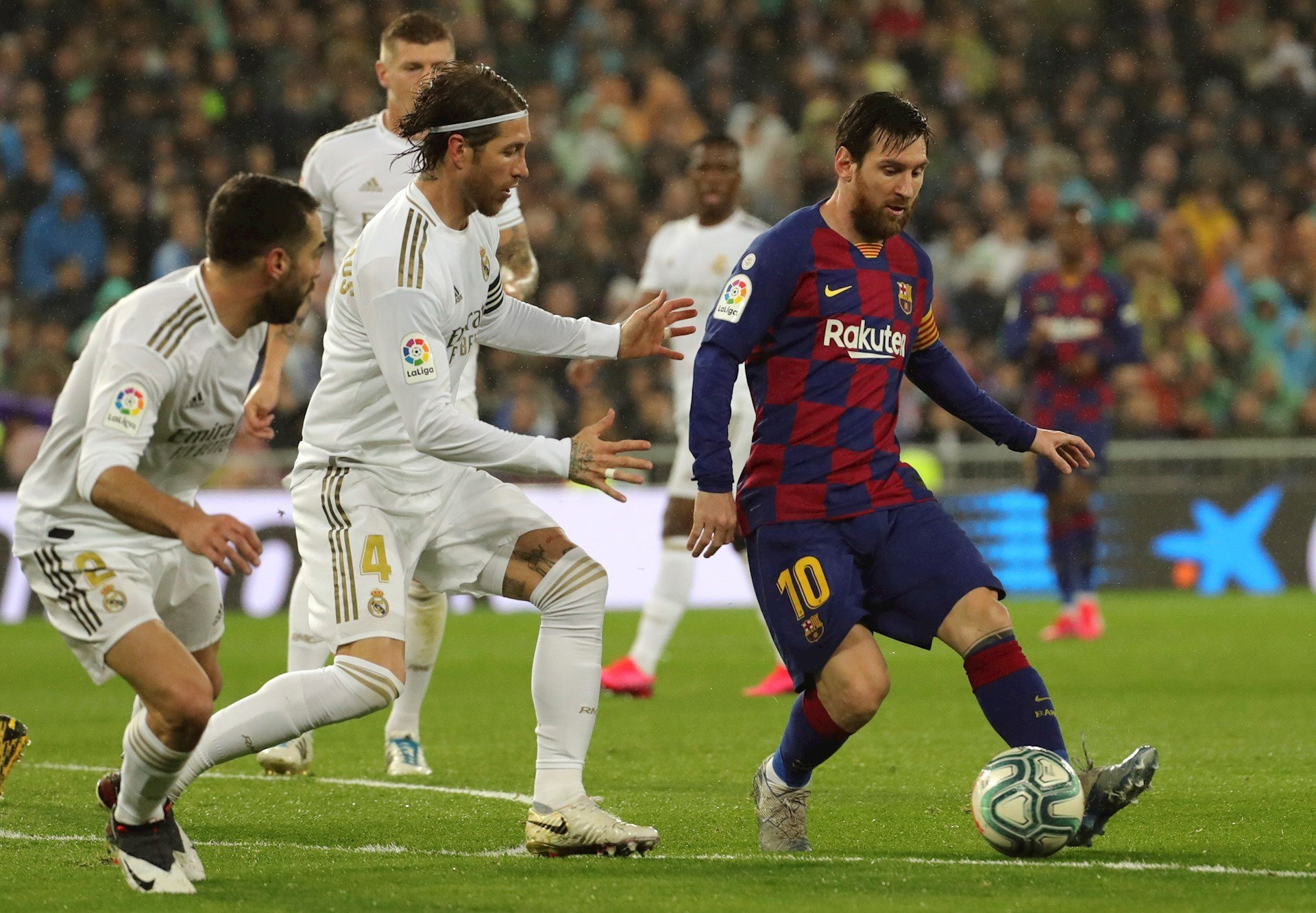 Messi en una acción de juego del Barça - Madrid / EFE