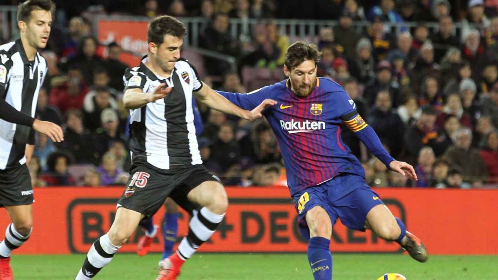 Messi en un partido contra el Levante en el Camp Nou / EFE