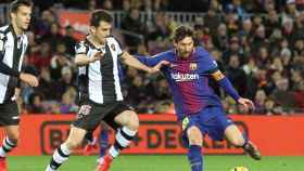 Messi en un partido contra el Levante en el Camp Nou / EFE
