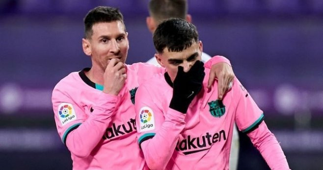 Pedri y Messi celebrando el gol del argentino contra el Valladolid / EFE