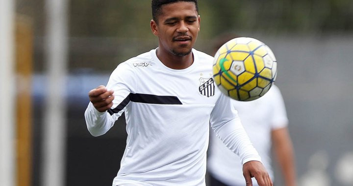 Diogo Vitor, en un entrenamiento con el Santos | REDES