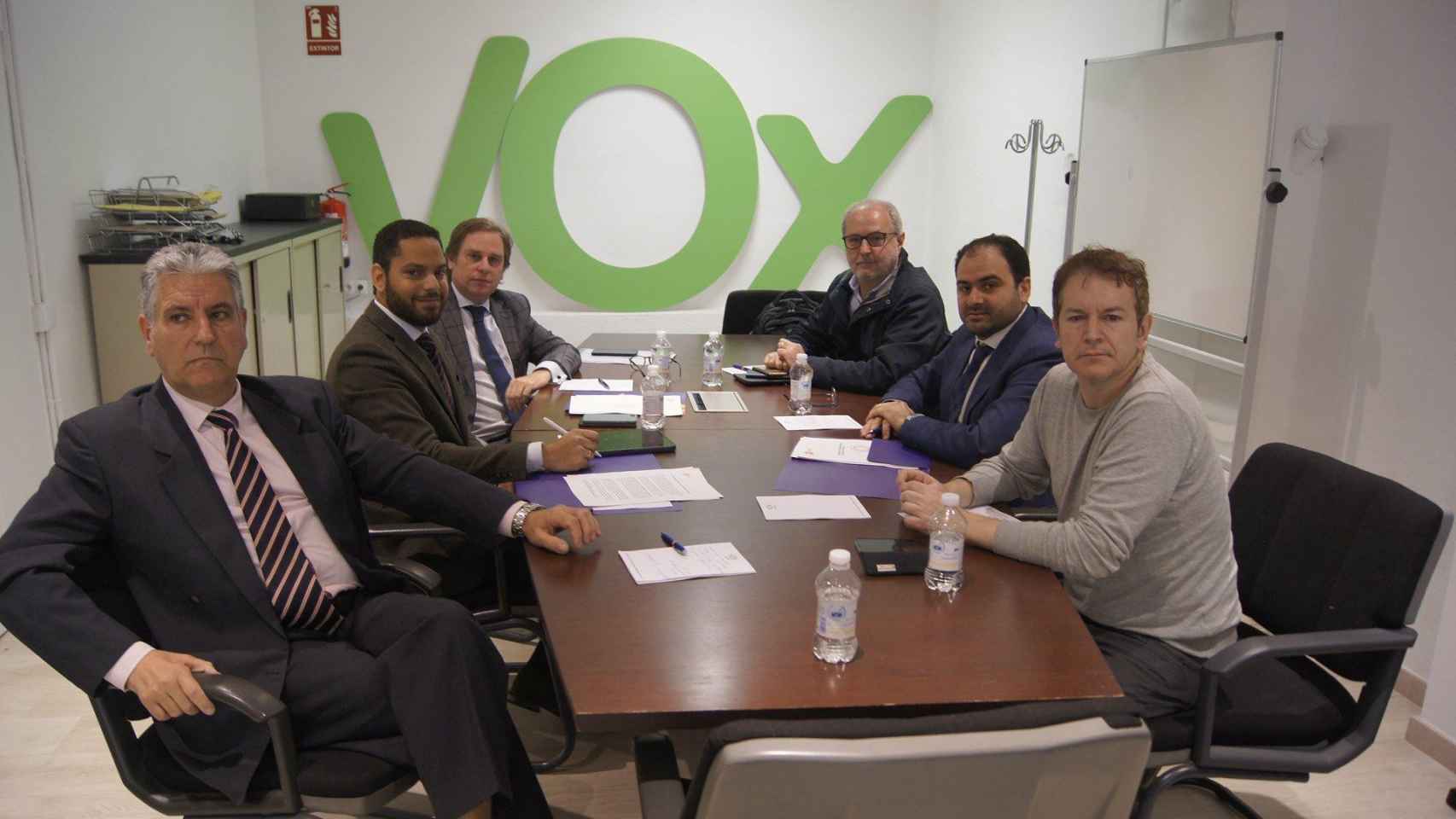 Representantes de Vox se reúnen con dirigentes de Societat Civil Catalana (SCC), entre ellos su presidente, Fernando Sánchez Costa / SCC