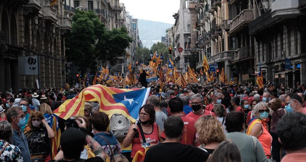 Catalanes durante la celebración de la Diada el pasado 11 de septiembre / PABLO MIRANZO