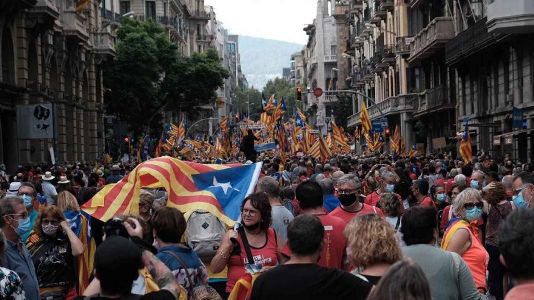Catalanes durante la celebración de la Diada el pasado 11 de septiembre / PABLO MIRANZO