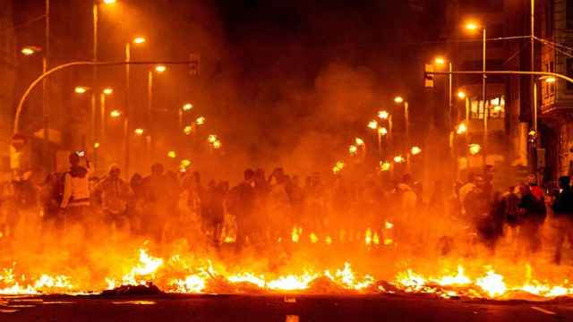 Disturbios en el centro de Barcelona provocados por radicales violentos / EFE