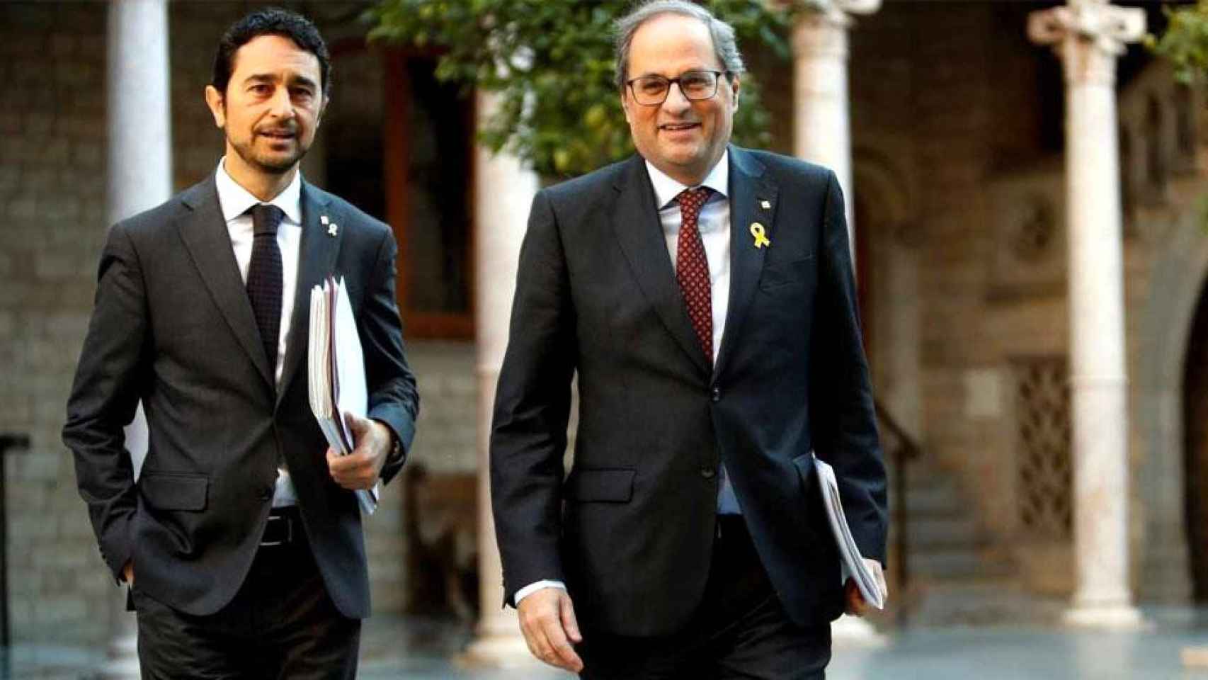 El consejero de Territorio, Damià Calvet (i), junto al presidente de la Generalitat, Quim Torra (d) / EFE