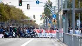 El corte de la entrada a Barcelona en el segundo 'paro de país', la huelga general que convocó Intersindical-CSC y que se intentará repetir este jueves / EFE