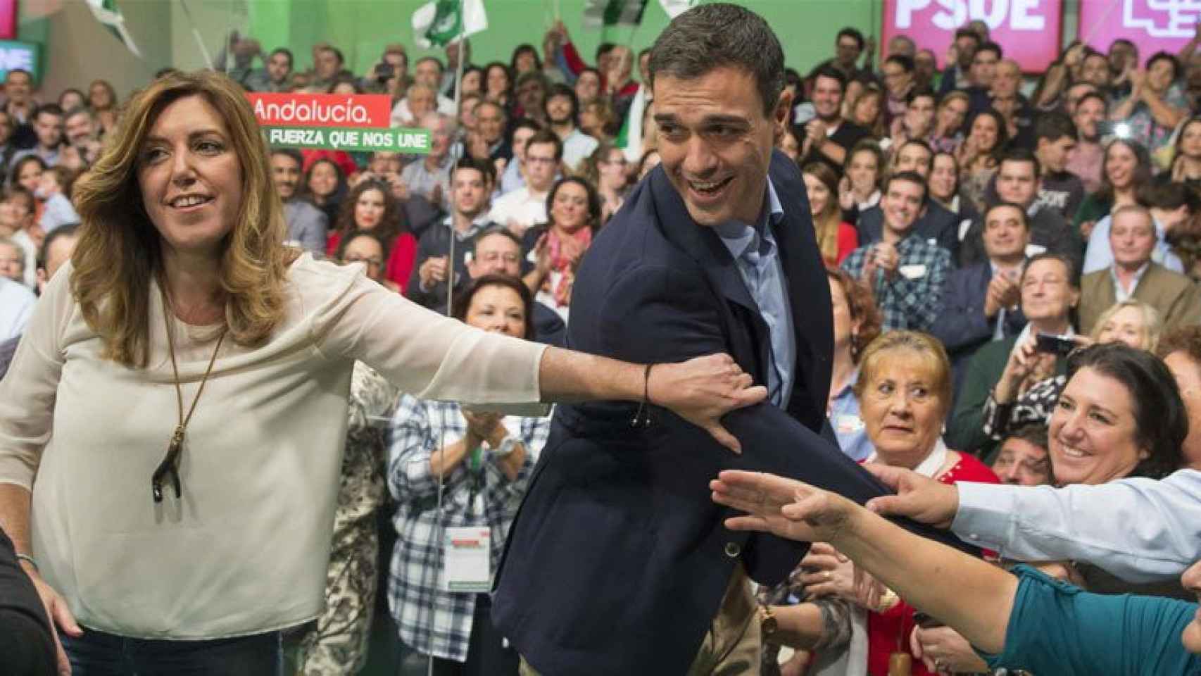 Susana Díaz (i) y Pedro Sánchez (d), en un acto electoral del PSOE en Sevilla.