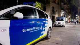 Imagen de dos vehículos de la Guardia Urbana de Barcelona en un operativo anterior / GUB