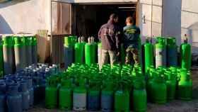 Mossos d'Esquadra y Guardia Civil desmontan una red criminal que robaba bombonas de gas freón / MOSSOS