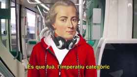 Captura del vídeo viral de Tram donde Emmanuel Kant alecciona sobre civismo a ritmo de trap / TRAM