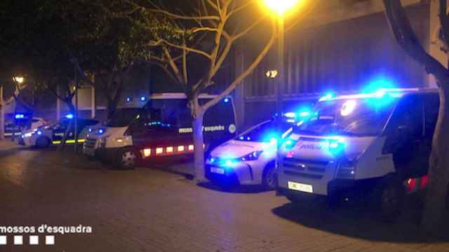 Una imagen de la última redada conjunta de los Mossos d'Esquadra y la Guardia Urbana en el barrio de la Barceloneta