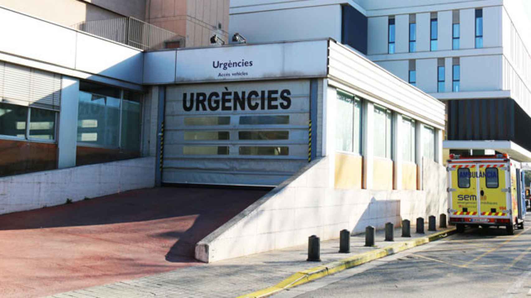 Entrada nueva de urgencias en transporte sanitario del Hospital Taulí de Sabadell / CG