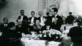 Federico García Lorca se dirige a los asistentes al homenaje que los intelectuales catalanes le rindieron en el otoño 1935.