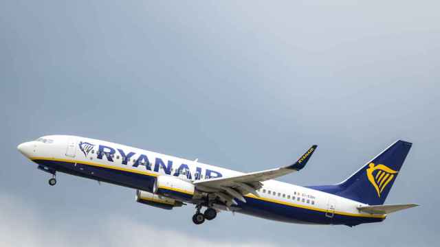Imagen de un avión de Ryanair en plena operación de despegue / EP