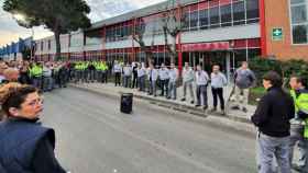 Concentración de trabajadores de Nissan frente al director general en la Zona Franca / CCOO